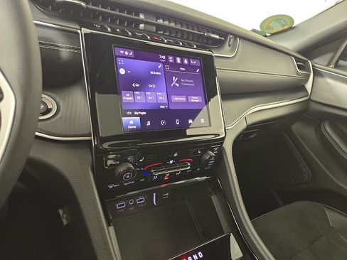 Used 2023 Jeep Grand Cherokee L Laredo image 23