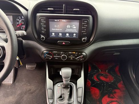 Used 2021 Kia Soul LX FWD image 10