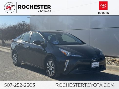 Used 2019 Toyota Prius XLE image 1