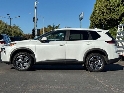 Used 2024 Nissan Rogue SV FWD image 9