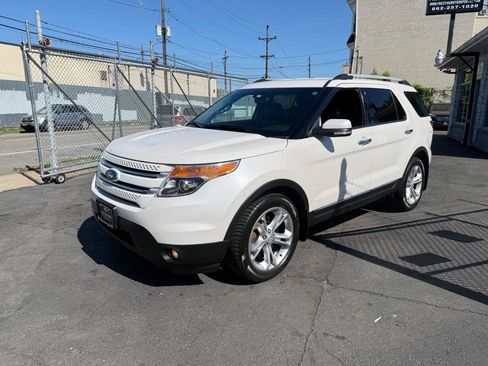 Used 2015 Ford Explorer Limited w/ Equipment Group 301A AWD/4WD image 2