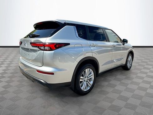 Used 2024 Mitsubishi Outlander ES FWD image 6