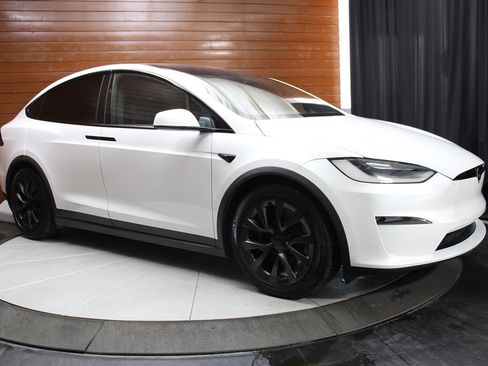 Used 2023 Tesla Model X image 13
