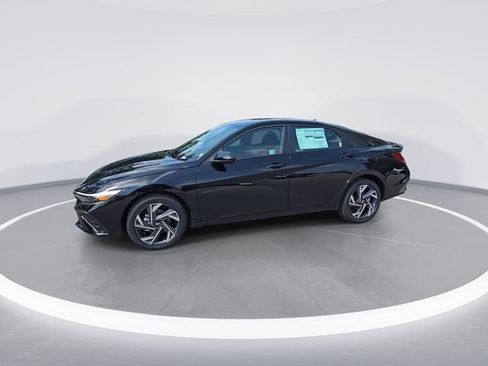 New 2025 Hyundai Elantra SEL image 4