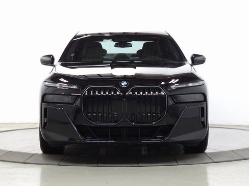 New 2026 BMW 760i xDrive w/ Executive Package AWD/4WD image 2