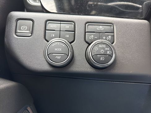 Used 2024 Chevrolet Silverado 1500 LT Trail Boss w/ Convenience Package II image 23