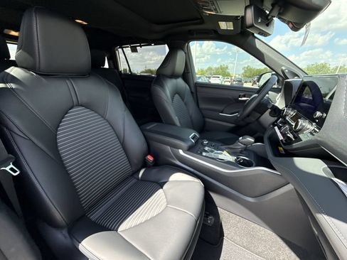 Certified 2026 Toyota Highlander XSE AWD/4WD image 27