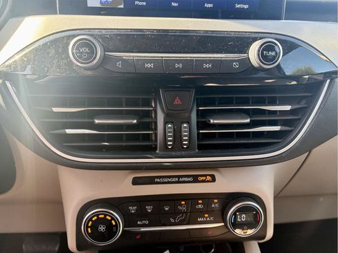 Used 2020 Ford Escape SE FWD image 18