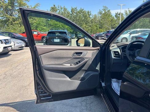 Used 2021 Nissan Rogue S AWD/4WD image 16