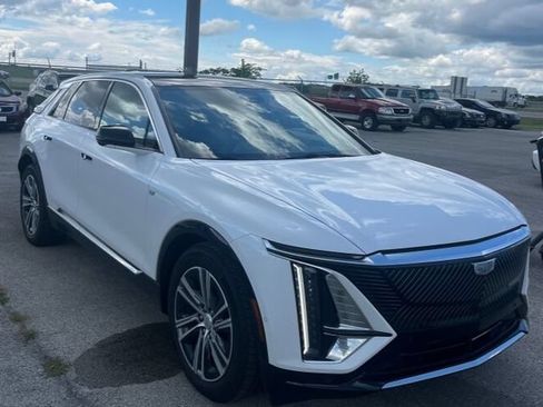 Used 2025 Cadillac Lyriq Luxury AWD/4WD image 1