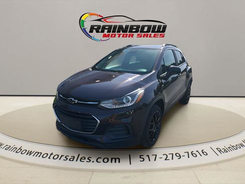 Used 2021 Chevrolet Trax LT w/ Premium Seat Package AWD/4WD image 1