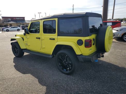 Used 2022 Jeep Wrangler Unlimited Sahara image 3