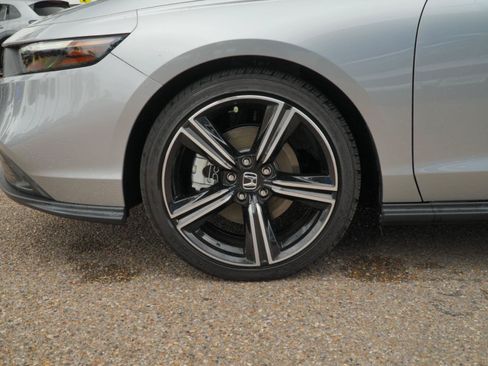 Used 2025 Honda Accord Sport image 10