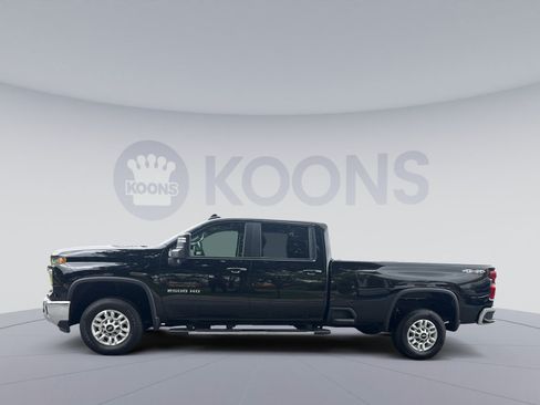 Used 2025 Chevrolet Silverado 2500 LT w/ Convenience Package AWD/4WD image 2