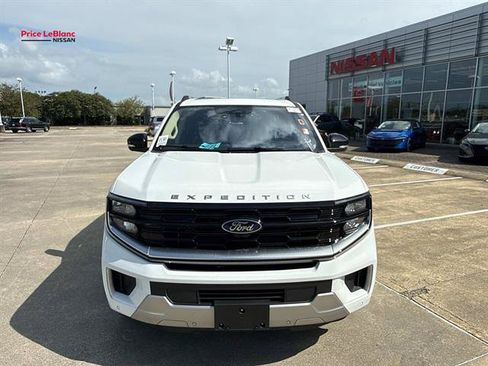 Used 2025 Ford Expedition Max Platinum AWD/4WD image 2
