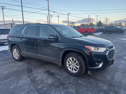 Used 2020 Chevrolet Traverse LT image 2