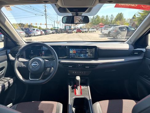 Certified 2025 Nissan Kicks SR image 14
