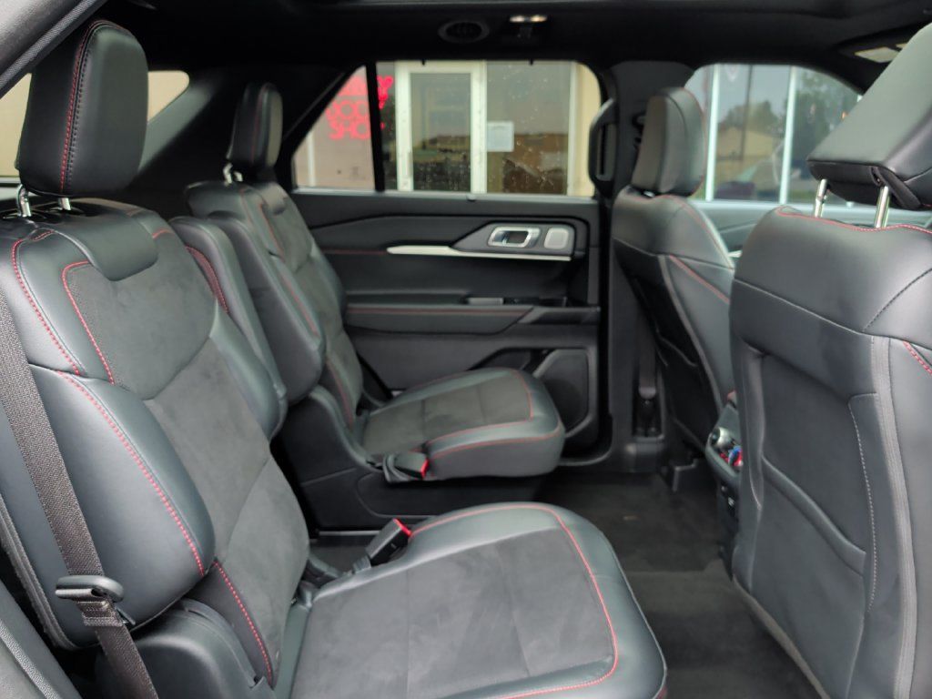 Used 2025 Ford Explorer ST AWD/4WD image 35