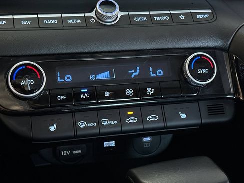 Used 2024 Hyundai Elantra Limited FWD image 19