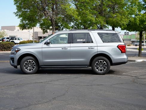 Used 2024 Ford Expedition XLT image 11