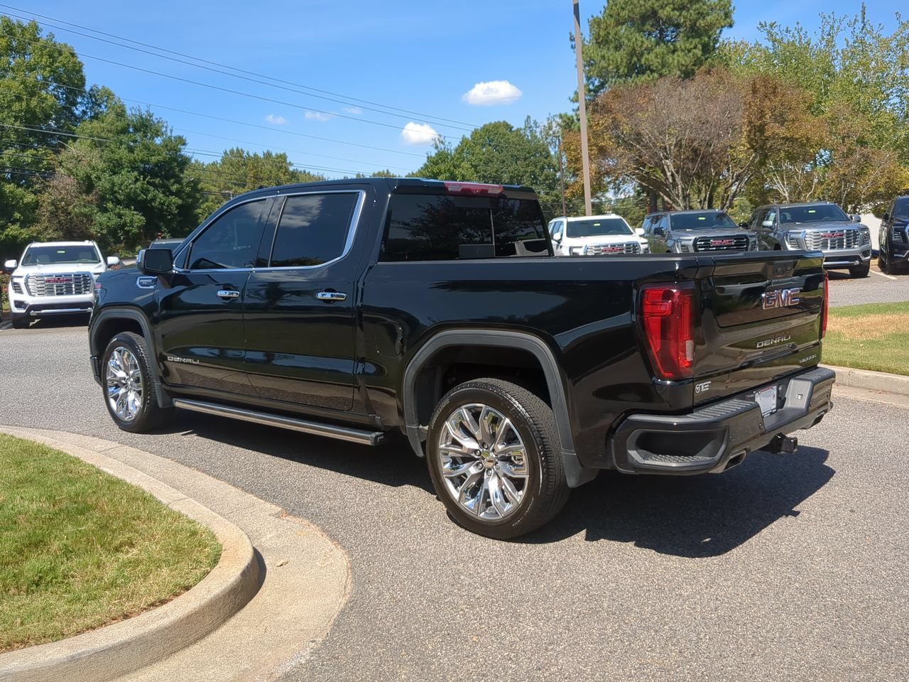 Used 2024 GMC Sierra 1500 Denali w/ Denali Reserve Package AWD/4WD image 6