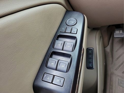 Used 2019 GMC Yukon SLT w/ Premium Edition AWD/4WD image 13