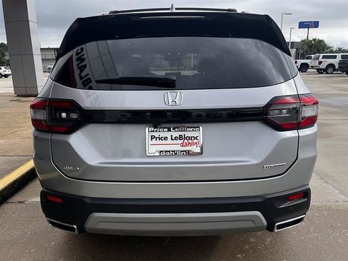Used 2024 Honda Pilot Touring image 4