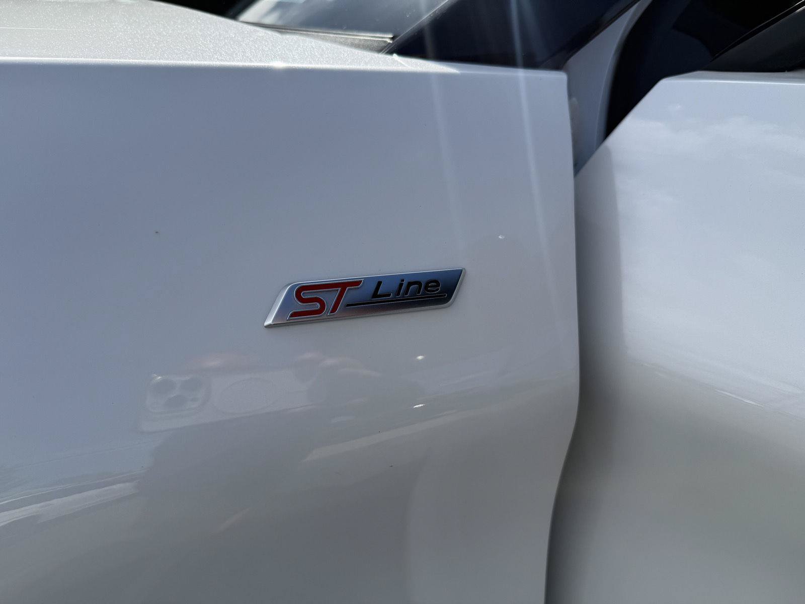 Used 2025 Ford Explorer ST-Line w/ ST-Line Street Pack AWD/4WD image 17
