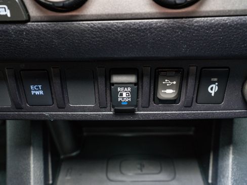 Used 2019 Toyota Tacoma TRD Off-Road image 25