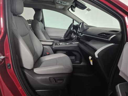 New 2026 Toyota Sienna XLE FWD image 34
