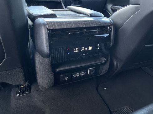 Used 2024 Jeep Wagoneer Series II w/ Flexible Seating Group RWD image 20