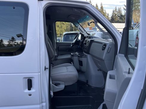 Used 2010 Ford E-150 and Econoline 150 image 16