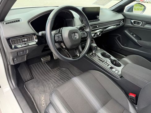 Used 2025 Honda Civic Sport image 4