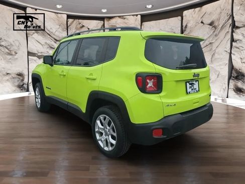 Used 2018 Jeep Renegade Latitude AWD/4WD image 7