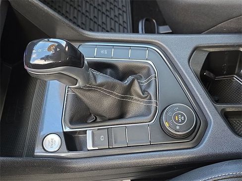 Used 2022 Volkswagen Tiguan SE image 20