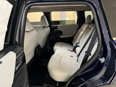 Used 2024 Mitsubishi Outlander 4WD Plug-In Hybrid image 21