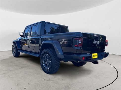 Used 2020 Jeep Gladiator Overland image 2