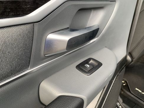 Used 2022 RAM 1500 Big Horn AWD/4WD image 38