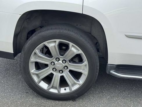 Used 2020 Cadillac Escalade Luxury AWD/4WD image 10