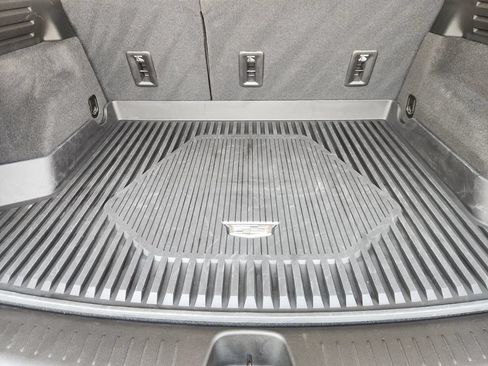 Used 2023 Cadillac XT4 Luxury w/ Cold Weather Package FWD image 33