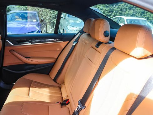 Used 2022 BMW 530e w/ Convenience Package image 18