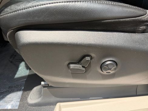 Used 2021 Chrysler Pacifica Touring-L FWD image 16