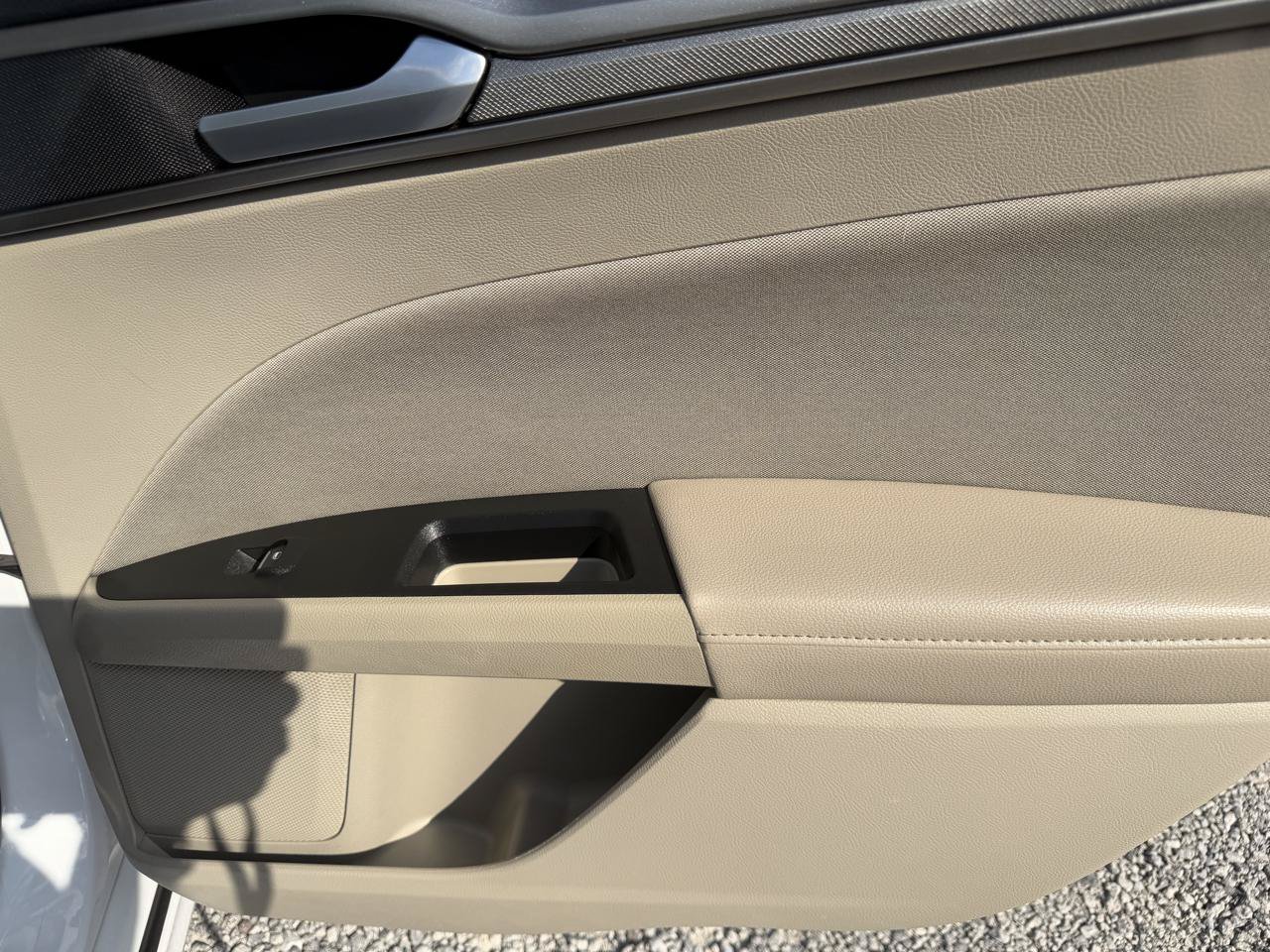 Used 2019 Ford Fusion SE FWD image 12