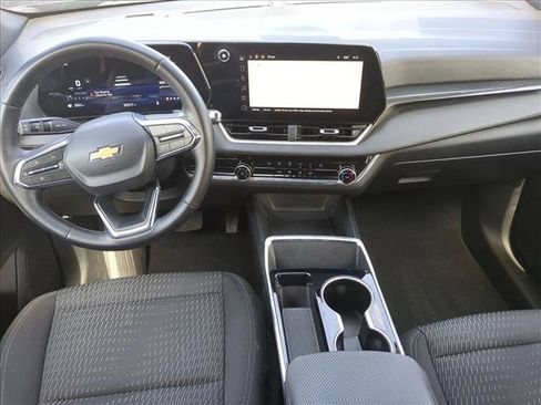 Used 2025 Chevrolet Equinox LT FWD image 17