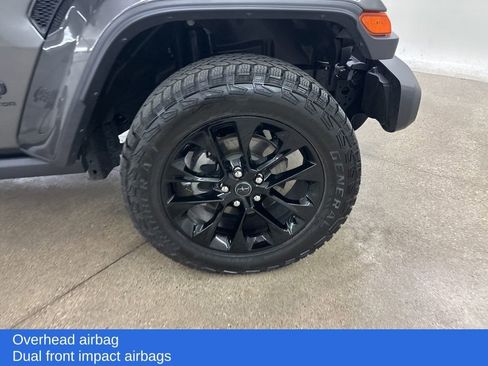 Used 2025 Jeep Gladiator Sport image 15