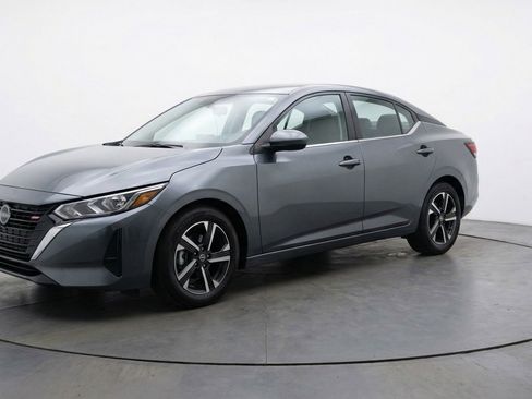 Used 2025 Nissan Sentra SV image 3