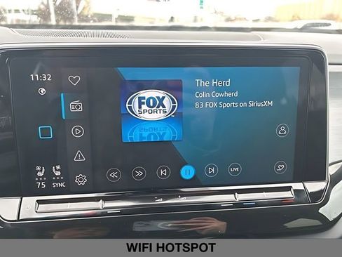 Used 2025 Volkswagen Atlas Cross Sport SE FWD image 24
