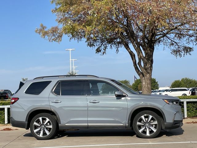 Used 2025 Honda Pilot Touring image 3