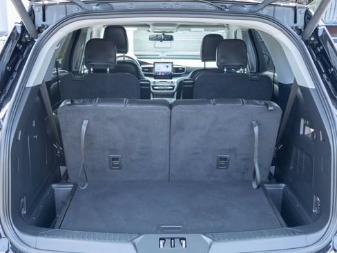 Used 2022 Ford Explorer XLT w/ Equipment Group 202A AWD/4WD image 22