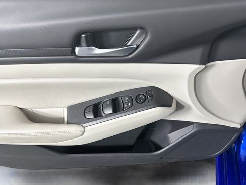 Used 2025 Nissan Altima 2.5 SV image 15